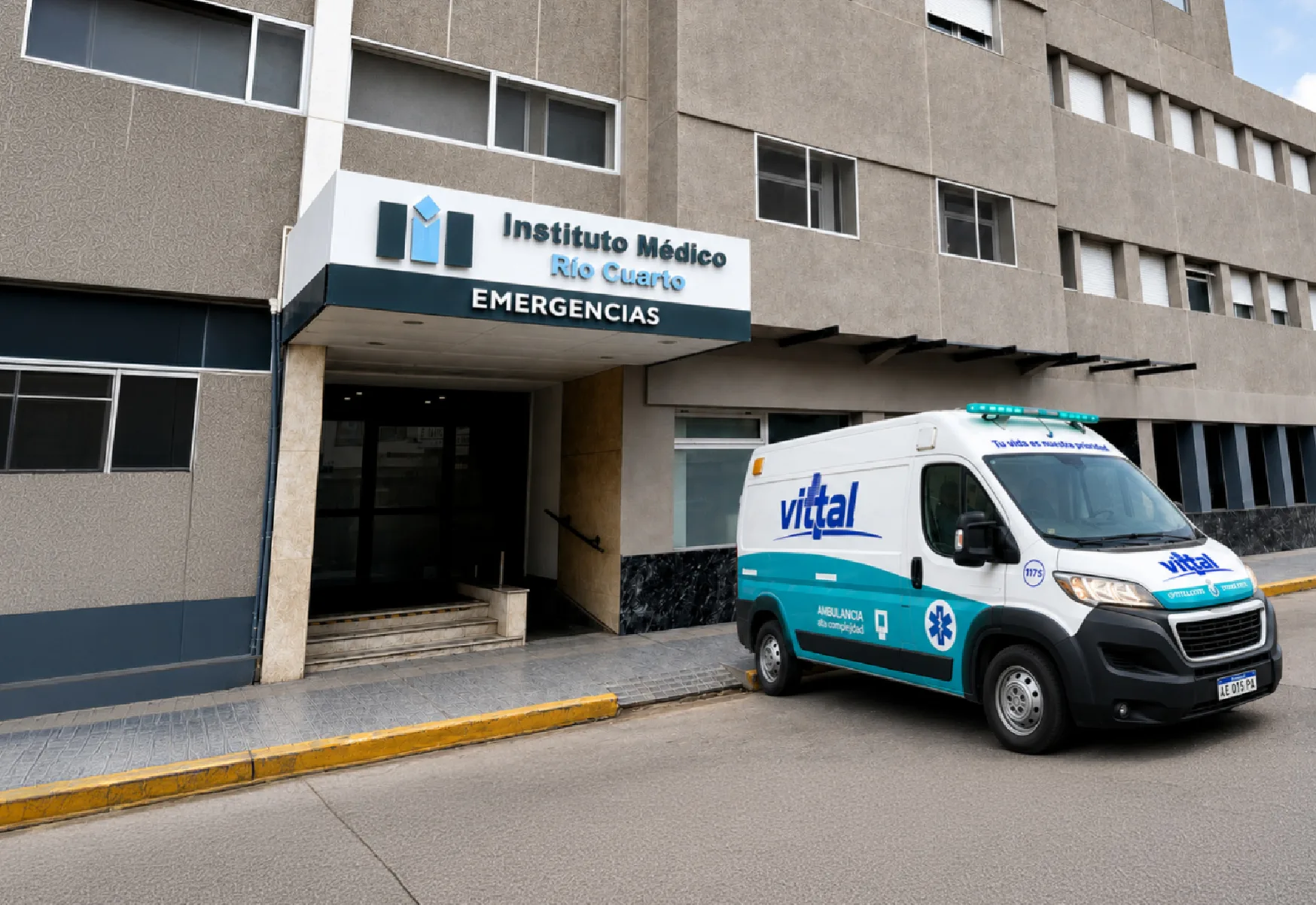 Fachada del Instituto Médico Río Cuarto con ambulancia Vittal